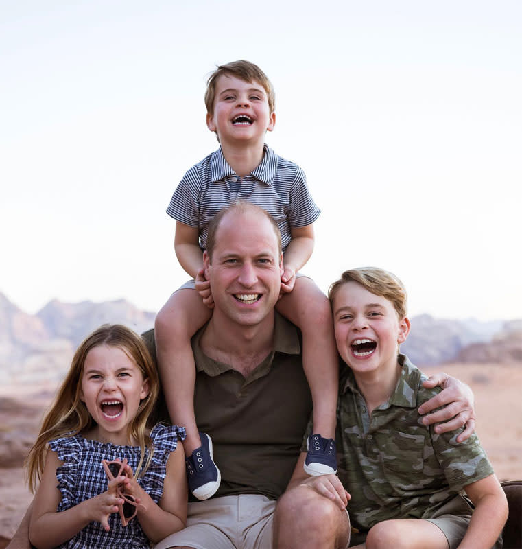 Guillermo de Inglaterra junto a sus tres hijos