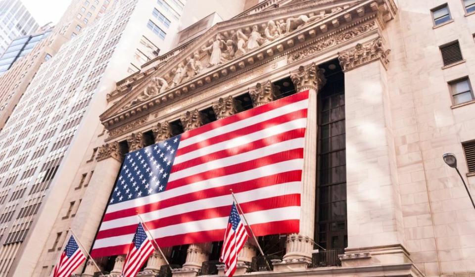 Wall Street se gira tras las el dato de ofertas de empleo. La vista puesta en la FED