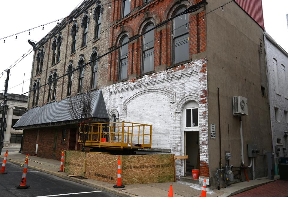 Inspectors are concerned about the bricks walls of 25 West Chicago along Monroe Street.