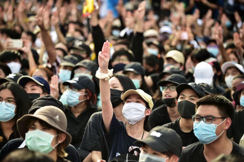 A protester holds up a three-finger salute at a rally in Bangkok on Aug. 16, 2020.<span class="copyright">LILLIAN SUWANRUMPHA—AFP/Getty Images</span>