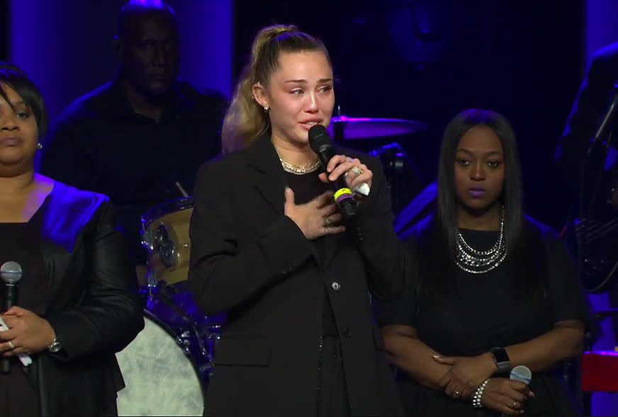 Miley Cyrus at Janice Freeman's memorial | Janice Freeman/Facebook