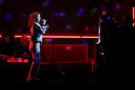 <p>Noch mehr Lust auf ihr mit Spannung erwartetes zweites Album ‘Melodrama’ machte Lorde mit einer Karaoke-Performance ihres Hits ‘Green Light’.<br>(Foto: Rex Features) </p>