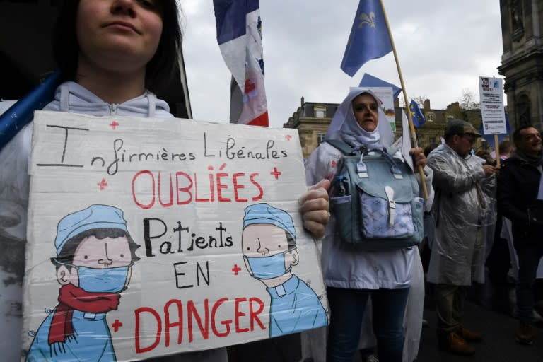 Manifestation des infirmières libérales pour exiger plus de reconnaissance et une revalorisation face à l'inflation à Paris, le 4 avril 2024 (Mehdi FEDOUACH)