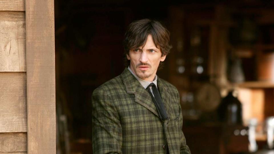 John Hawkes in <i>Deadwood</i>. (Photo: HBO)