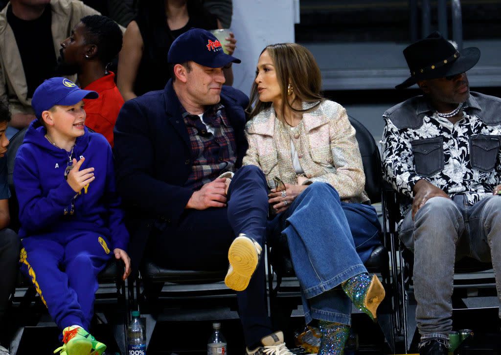 celebrities at the los angeles lakers game