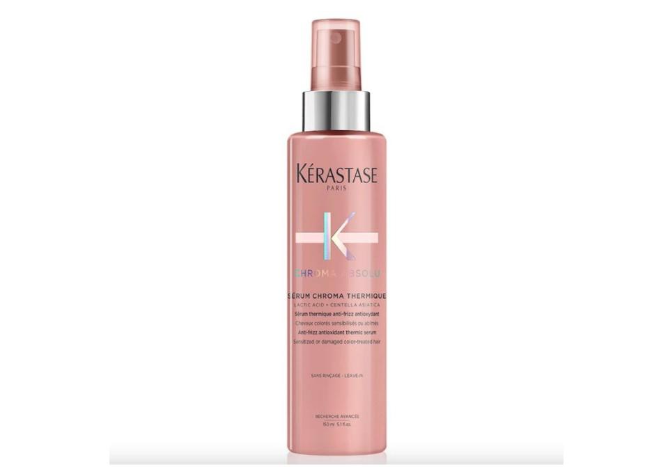 31,10€ les 150 ml<br><p>Ce nouveau sérum signée Kérastase prend soin des cheveux colorés tout en les protégeant intensivement contre les multiples agressions extérieures. Sa formule hydratante assure la thermo-protection jusqu’à 230°. </p><br><a href="https://www.kerastase.fr/gammes-et-produits/gammes/chroma-absolu/serum-chroma-thermique/KER_00123.html" rel="nofollow noopener" target="_blank" data-ylk="slk:Acheter;elm:context_link;itc:0;sec:content-canvas" class="link ">Acheter</a>