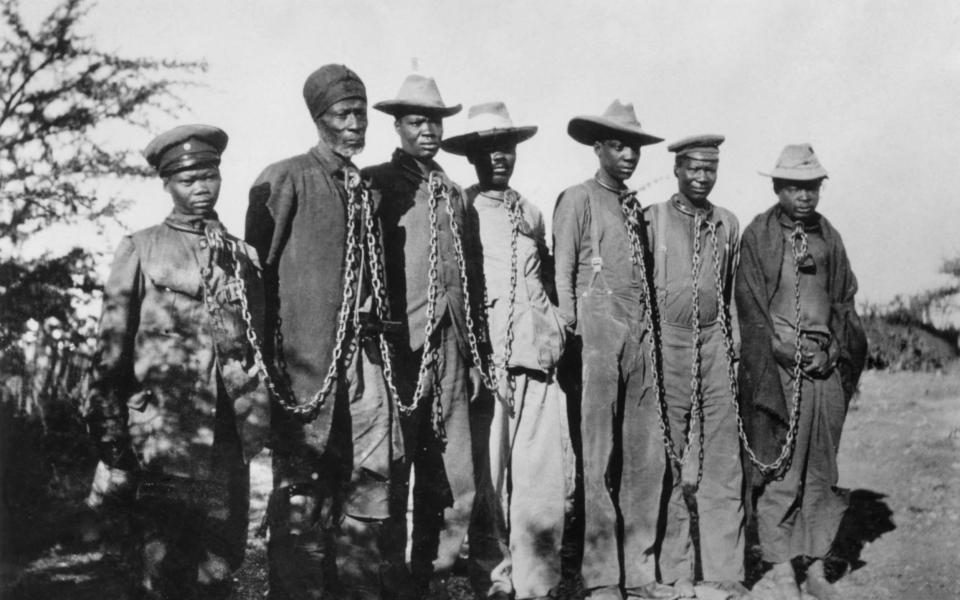 (EingeschrÃ¤nkte Rechte fÃ¼r bestimmte redaktionelle Kunden in Deutschland. Limited rights for specific editorial clients in Germany.) German South-West Africa: Herero rebellion, captives in chaines - 1904/5 (Photo by ullstein bild/ullstein bild via Getty Images) - ullstein bild Dtl.