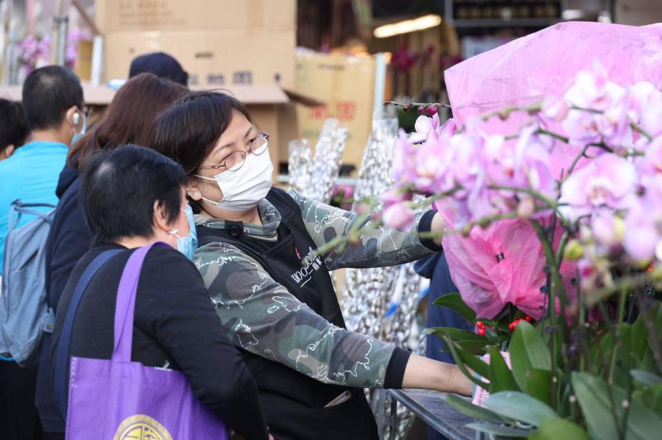 年宵停辦，市民轉到花墟買花。