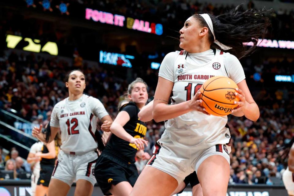 South Carolina Gamecocks center Kamilla Cardoso (10) plays Iowa in the NCAA Tournament Final Four game at the American Airline Center on Friday, March 31, 2023.