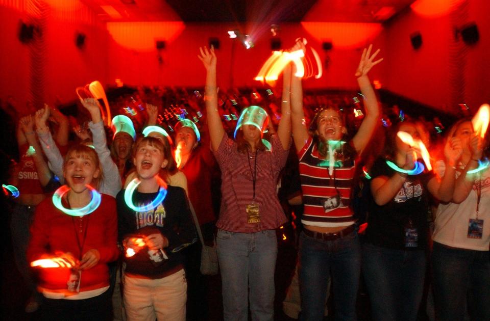 X Dozens of screaming girls enjoy the *N'Sync show at Regal Cinema in Montrose Thursday night, March 28, 2002.