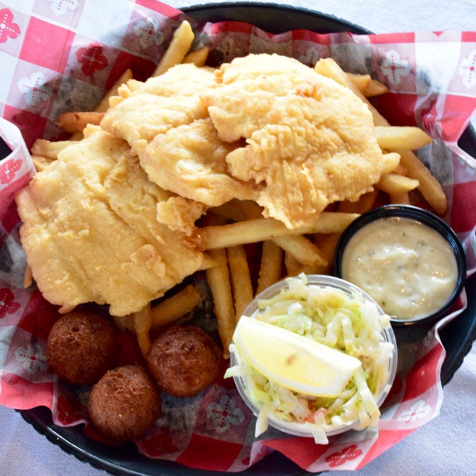 Kacey’s Seafood & More is at 7602 Lockwood Ridge Road, Sarasota,