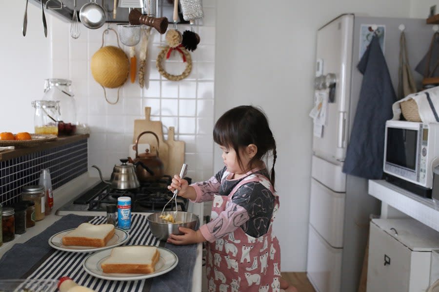 【料理達人】踩住凳仔落廚　3歲萌妹技巧超班