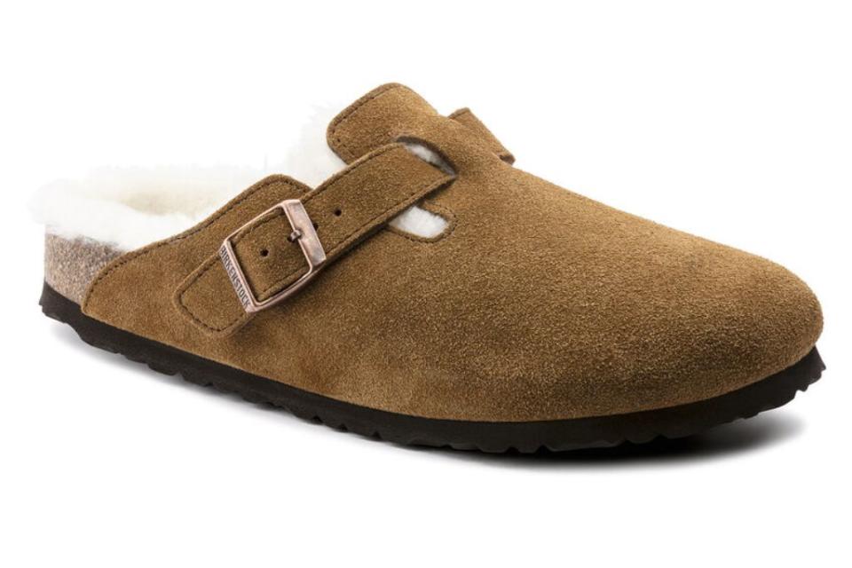 clogs, clog shoes, how to wear clogs, clog shoe trend, spring 2021 fashion trends, spring 2021 trends, trends, fashion, shoes, birkenstock, birkenstock shoes, birkenstock boston, birkenstock clogs