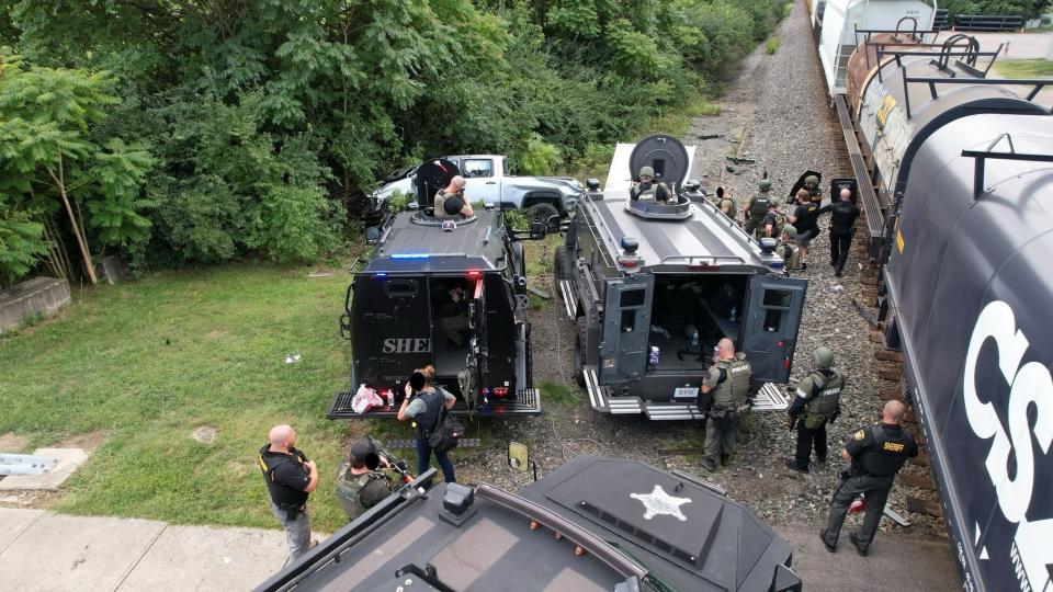 Pattsituation des SWAT-Teams in der Nähe der Linden Avenue-Brücke in Miamisburg.