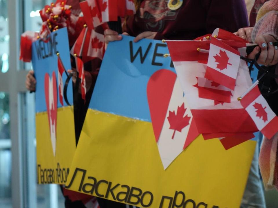 Students from St. Paul&#39;s Junior High created these posters to welcome the Ukrainian refugees to Newfoundland and Labrador. (Patrick Butler/Radio-Canada - image credit)