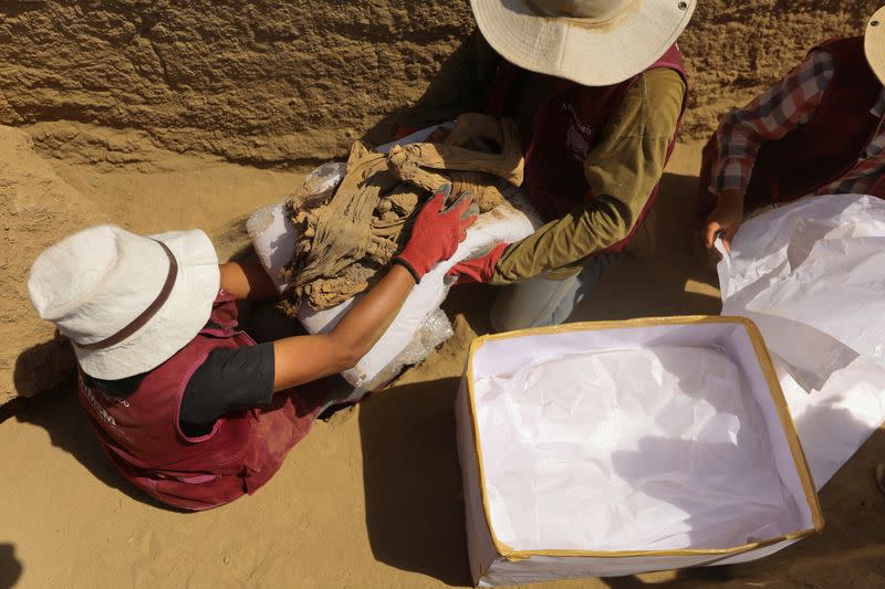 Peruvian archaeologists discover pre-Inca mummy in the ruins of Cajamarquilla in Lima