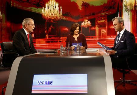 Austrian presidential candidate Alexander Van der Bellen, who is supported by the Greens, presenter Ingrid Thurnher and Norbert Hofer of the FPOe (L-R) prepare for a TV discussion in Vienna, Austria, December 1, 2016. REUTERS/Leonhard Foeger