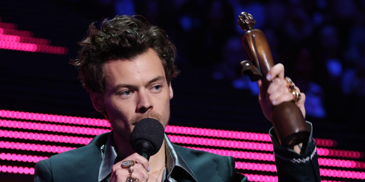 harry styles accepting an award at brit awards 2023