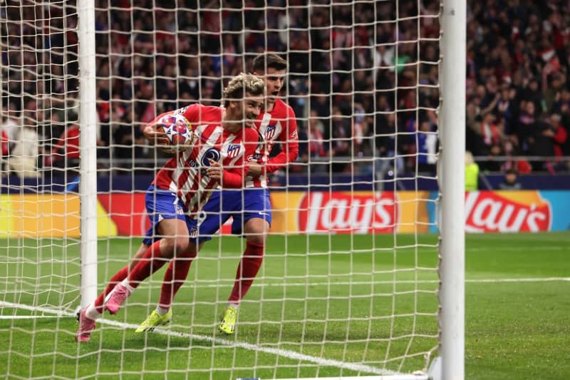 Atletico Madrid's Antoine Griezmann celebrates with team-mate Alvaro Morata after scoring his side's first goal of the game during the UEFA Champions League Round of 16, second leg soccer match between Atletico Madrid and Inter Milan at Civitas Metropolitan Stadium. Jonathan Moscrop/CSM via ZUMA Press Wire/dpa