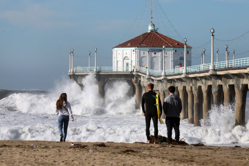 Manhattan Beach, California-Jan. 6, 2023-High surf caused by this week's Pacific storm brought spectators and surfers to Manhattan Beach on Friday, Jan. 6, 2022. (Carolyn Cole / Los Angeles Times)