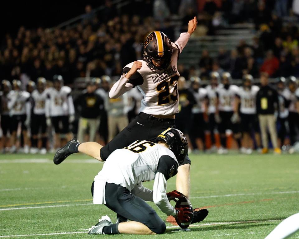 Edward Oakley kicked four field goals in Upper Arlington's 12-7 win over Gahanna Lincoln on Friday.