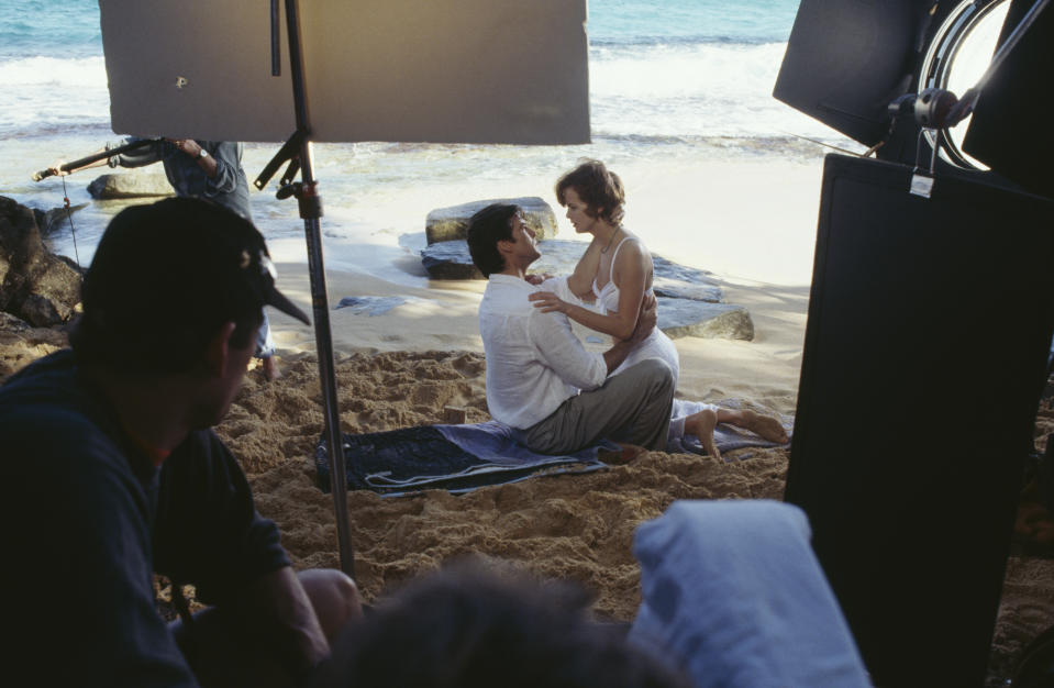 Polish actress Izabella Scorupco films a scene with Irish actor Pierce Brosnan on location on Laguna Tortuguero Beach,  Puerto Rico, for the James Bond film 'GoldenEye', 1995. (Photo by Keith Hamshere/Getty Images)