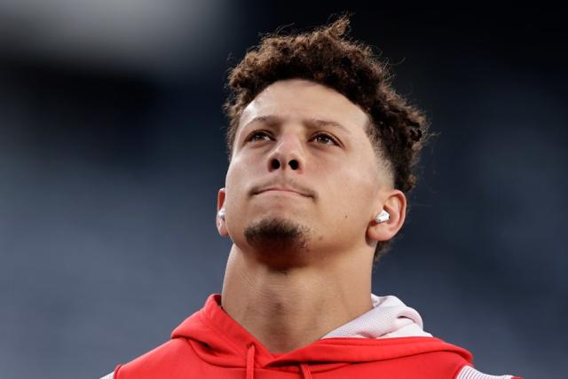 Patrick Mahomes becomes fastest QB to 200 career TDs