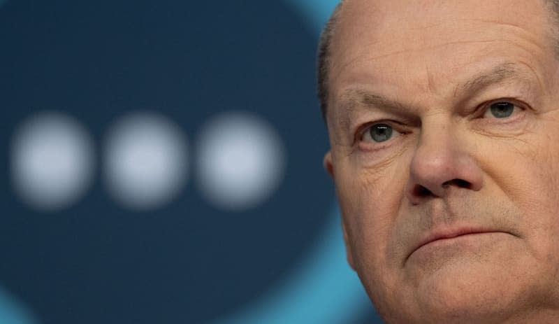 German Chancellor Olaf Scholz takes part in the newspaper's readers' debate "Free press" in Chemnitz.  Hendrik Schmidt/dpa