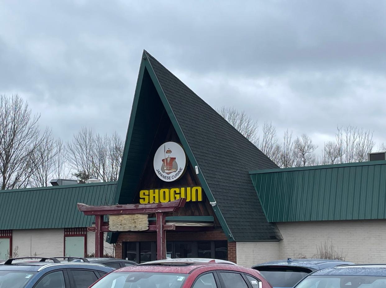 The president and founder of New Hampshire-based Rustic Crust pizza company, Brad Sterl, is proposing to convert the former Shogun Japanese Steakhouse in Newington into a dog park and a new restaurant and bar.
