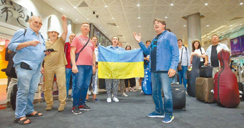 烏克蘭國家交響樂團共79人昨終於抵台。（圖／中國時報范揚光攝）