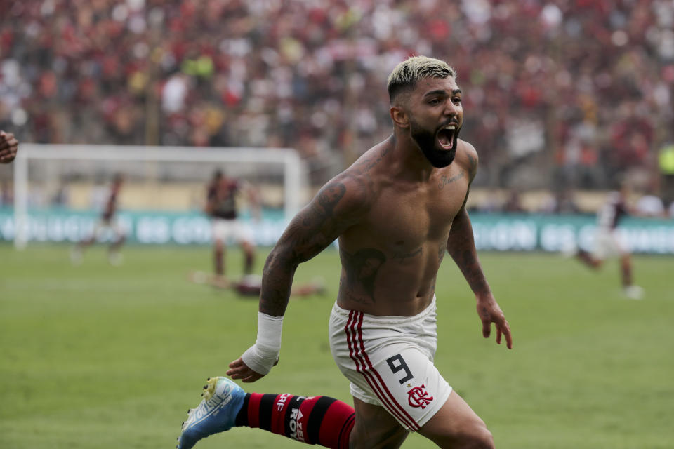 Gabriel Barbosa de Flamengo de Brasil festeja tras anotar el segundo gol para la victoria 2-1 ante River Plate de Argentina en la final de la Copa Libertadores, el sábado 23 de noviembre de 2019, en Lima. (AP Foto/Fernando Vergara).