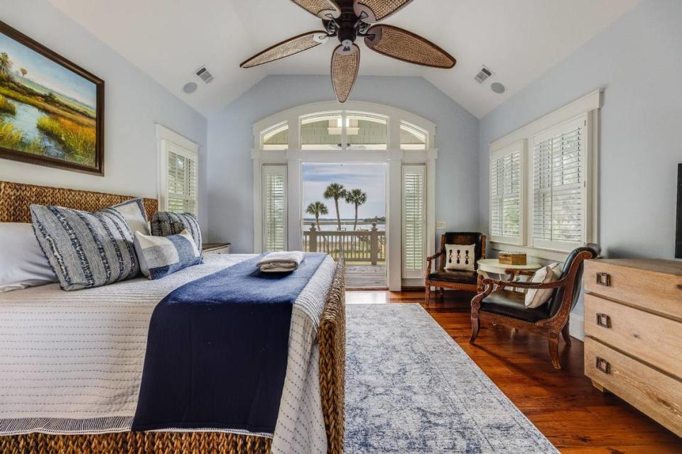 The Sea Pines home’s primary bedroom.
