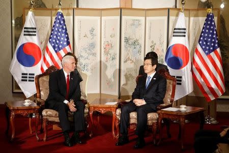 U.S. Vice President Mike Pence talks with acting South Korean President and Prime Minister Hwang Kyo-ahn during their meeting in Seoul, South Korea, April 17, 2017. REUTERS/Kim Hong-Ji