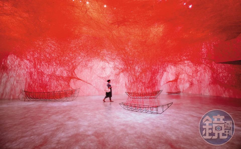 2021年疫情嚴峻，運用3D實境拍攝技術將北美館《塩田千春：顫動的靈魂》8件大型裝置藝術製作成數位展，深獲好評。