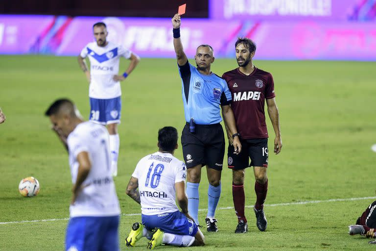 Sampaio expulsa a Cristian Tarragona en un Vélez vs. Lanús; Boca vs. Racing no será el primer partido entre argentinos para el referí brasileño de 41 años.