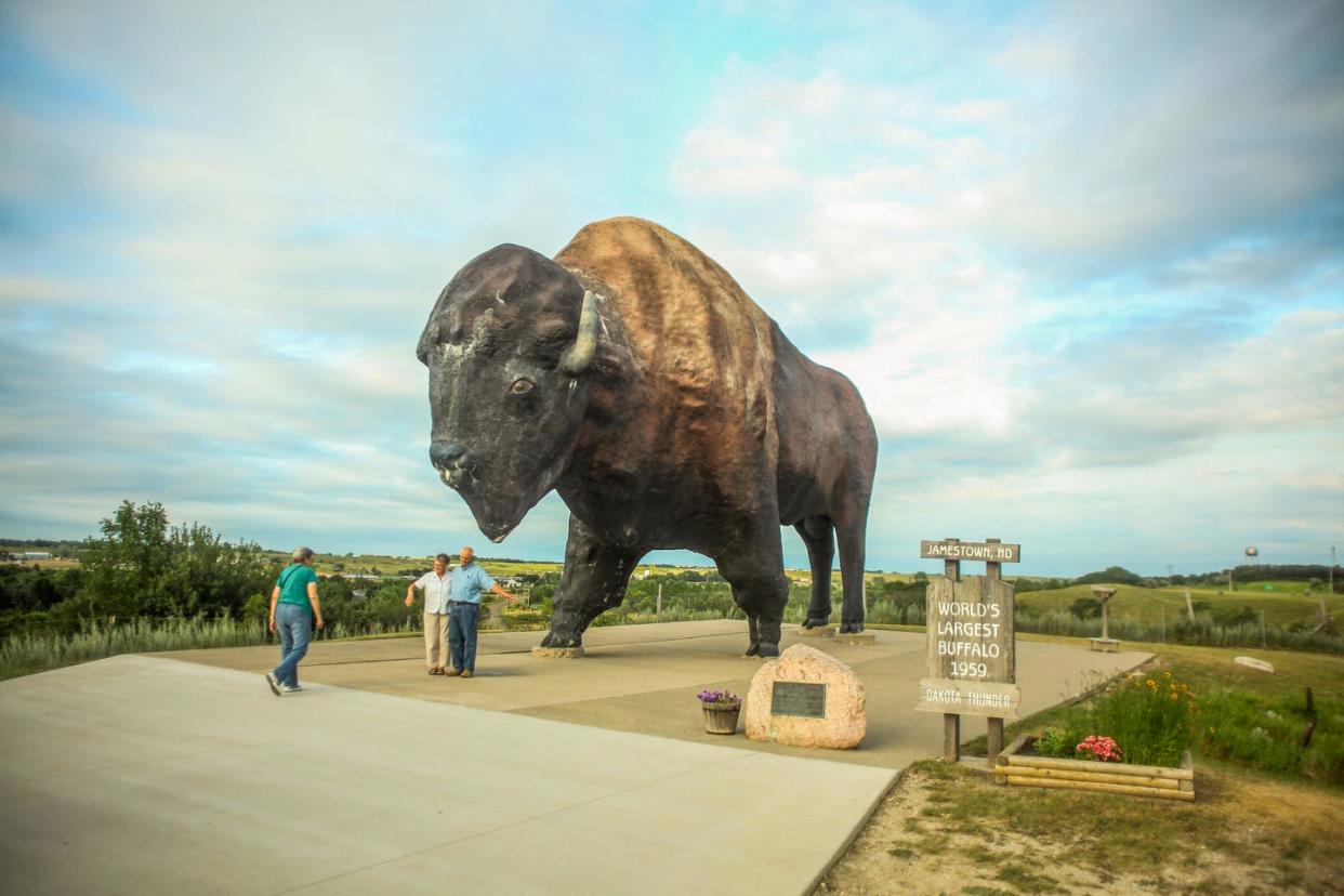 world's largest buffalo at jamestown credit north dakota tourism