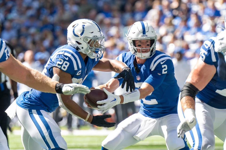 Colts quarterback Matt Ryan hands off to running back Jonathan Taylor during their Week 4 game against the Titans.