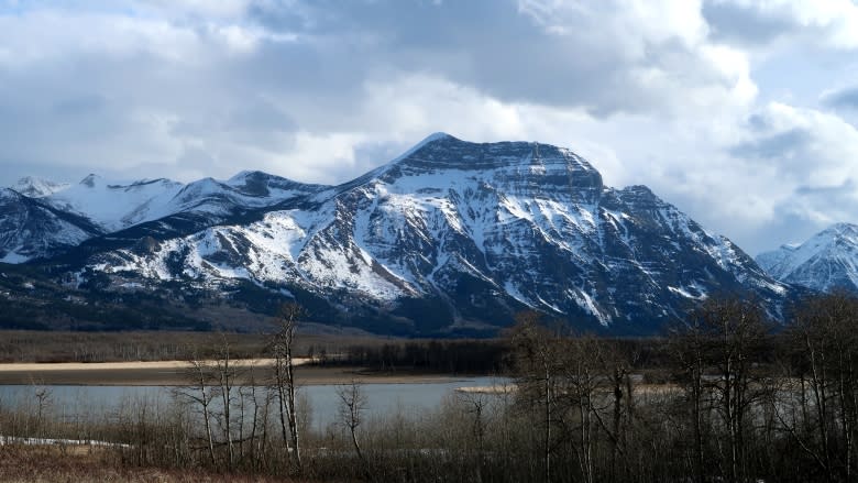 Soldiers, police and parks staff hike up mountain to reach Canada's Vimy Ridge