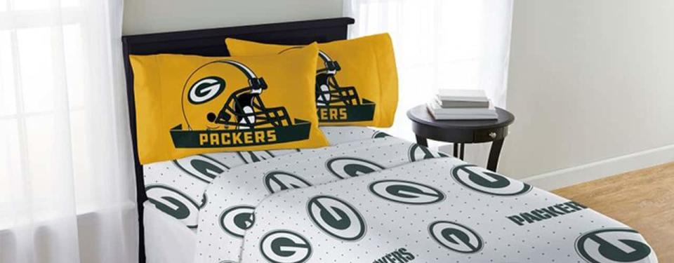 nfl football green bay packers sheets on twin bed