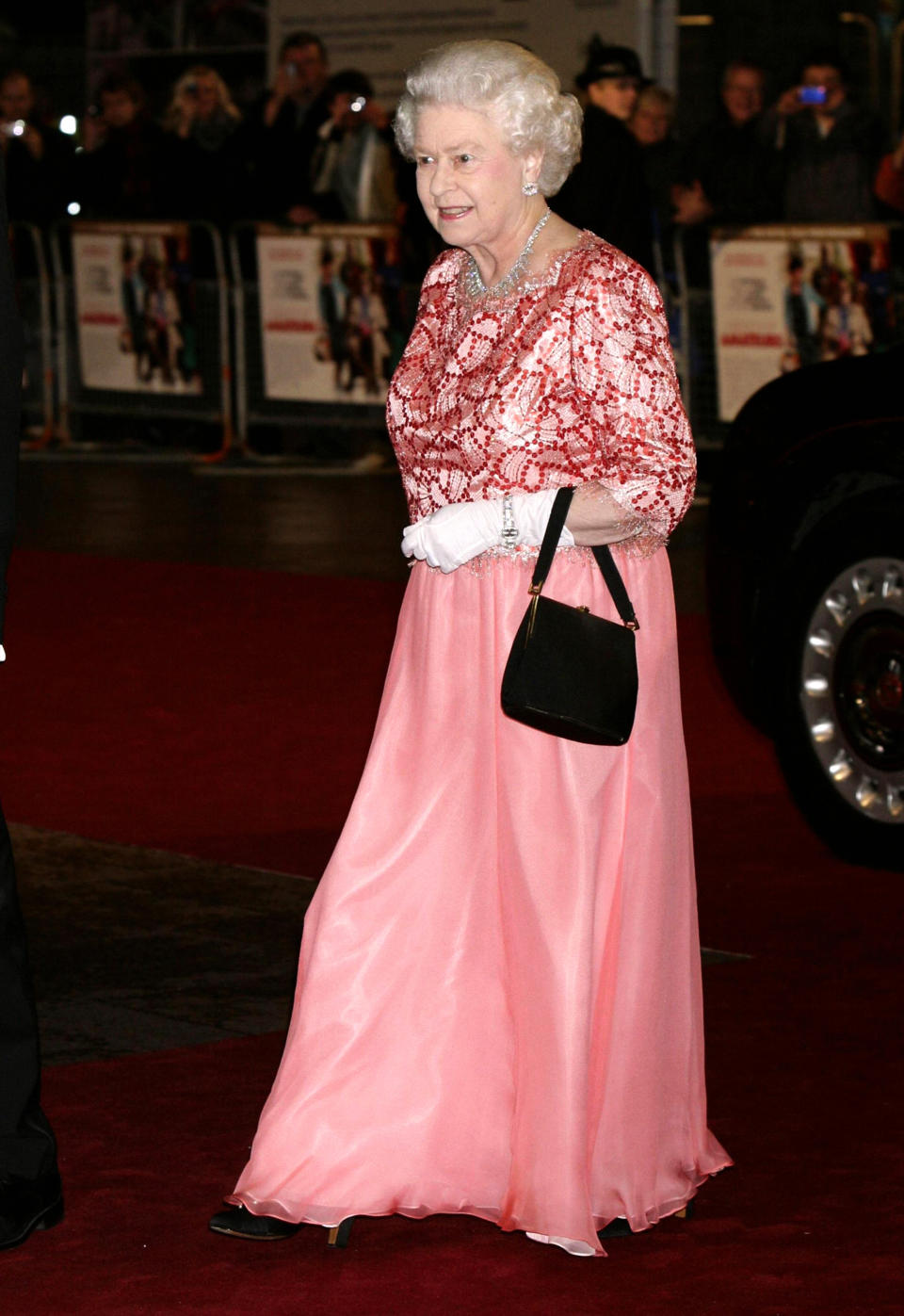 <p>Back in 2008, the Queen attended the world premiere of ‘A Bunch Of Amateurs’. Who knew her handbag would be majorly on trend a decade later? <em>[Photo: Getty]</em> </p>