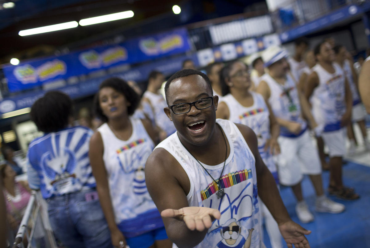 Escuela de samba promueve inclusión de niños discapacitados