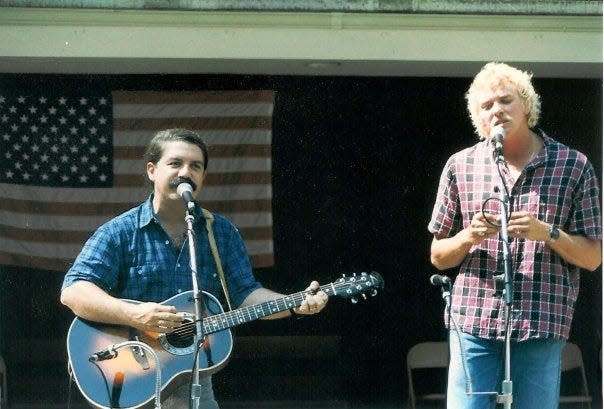 Del Suggs, left, performs at the 1998 Florida Folk Festival.