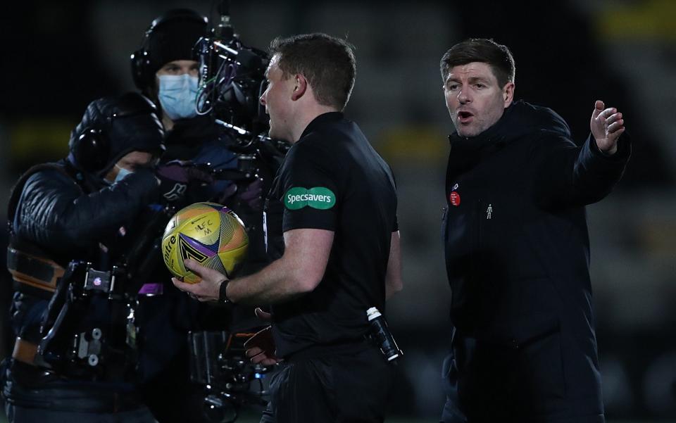 Rangers Manager Steven Gerrard remonstrates with Referee John Beaton at half time during Rangers 1-0 victory over Livingston - Getty Images