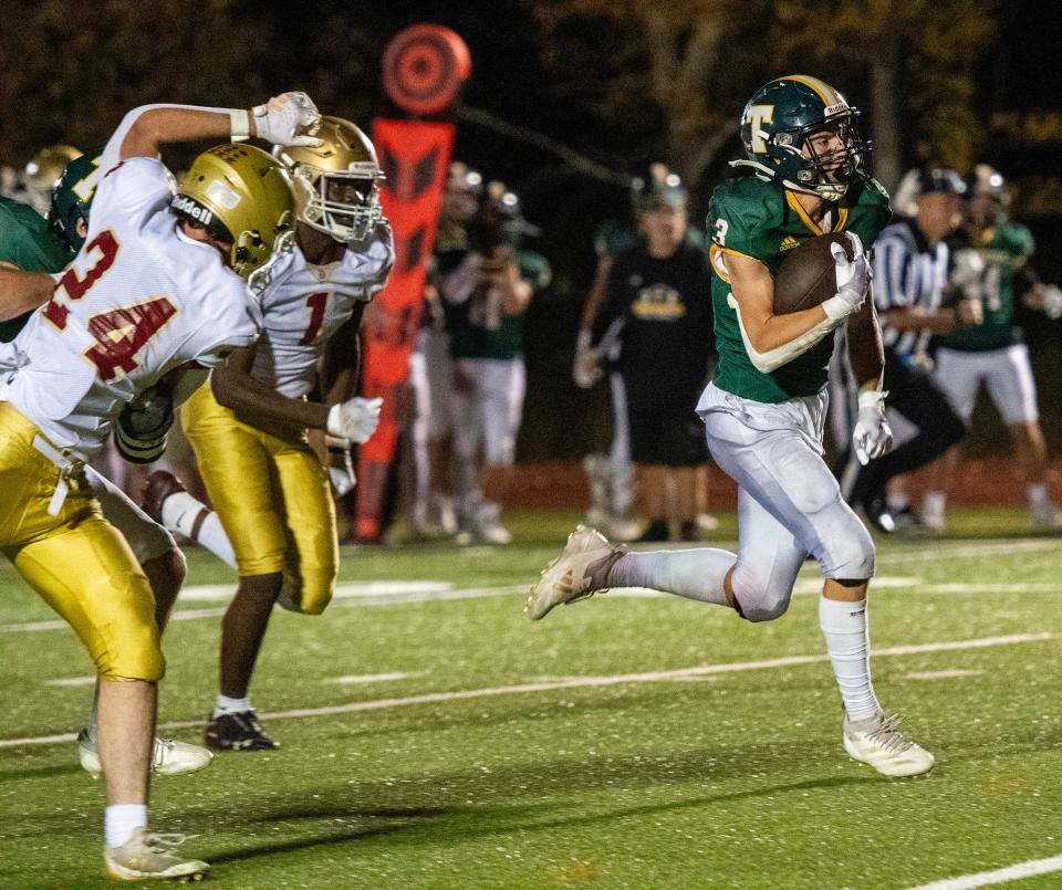 Tantasqua’s Sean Allen runs in a touchdown in the third quarter.