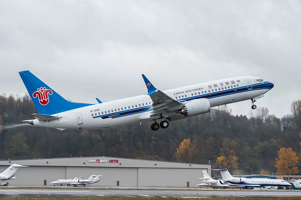 A Boeing 737 MAX 8 in China Southern Airlines livery taking off.