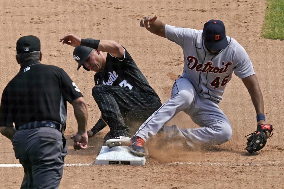 Detroit Tigers third baseman Jeimer Candelario, right, forces out Chicago White Sox's Jake Lamb at third during the sixth inning of a baseball game in Chicago, Saturday, June 5, 2021. (AP Photo/Nam Y. Huh)