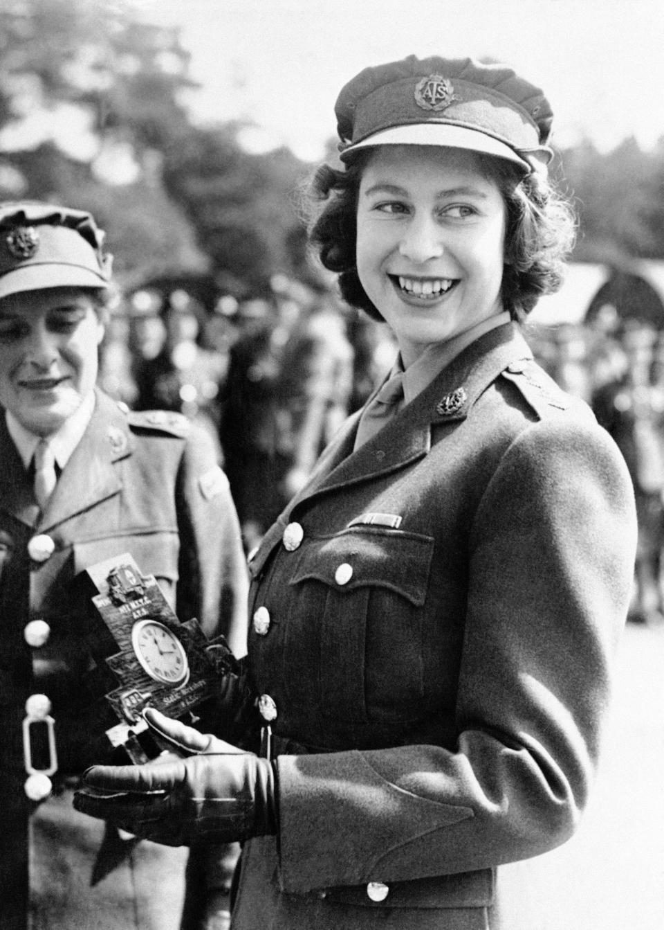 Queen Elizabeth in military uniform in 1945.