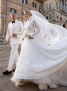 <p>La robe de mariée de Kitty Spencer était une spectaculaire robe sur-mesure en dentelle blanche d’inspiration victorienne avec col haut et manches longues. © Instagram Dolce & Gabbana</p> 