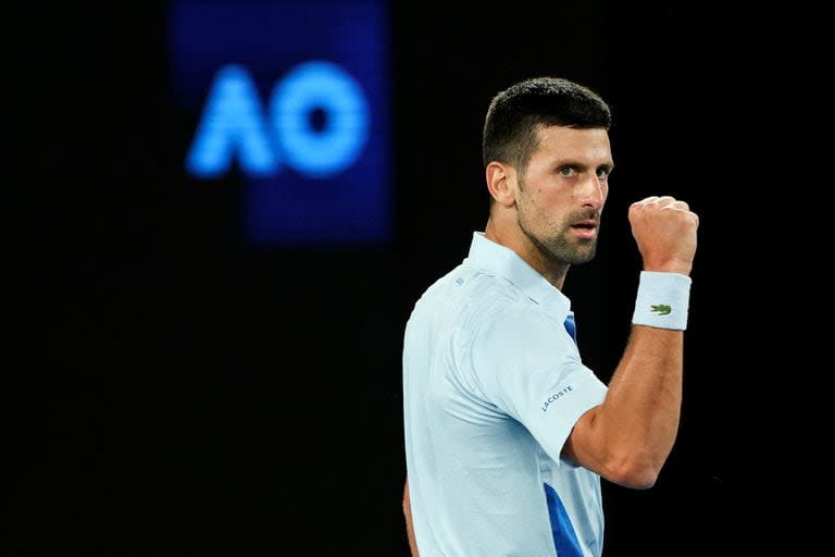 El festejo del serbio Novak Djokovic ante Adrian Mannarino: ganó el pase a los cuartos de final con comodidad