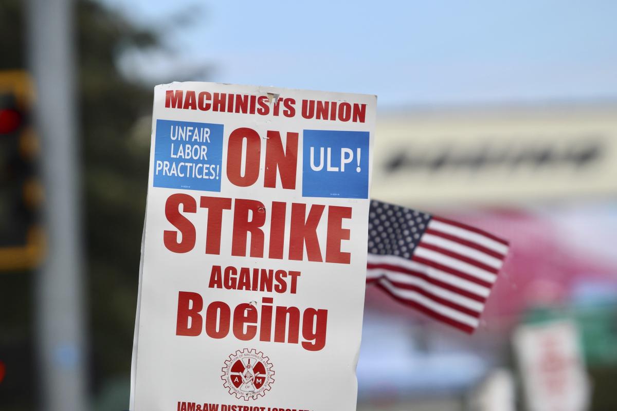 Boeing losing ‘0 million to 0 million a day’ as union strike rolls on